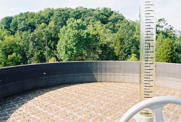 Waste water treatment tank